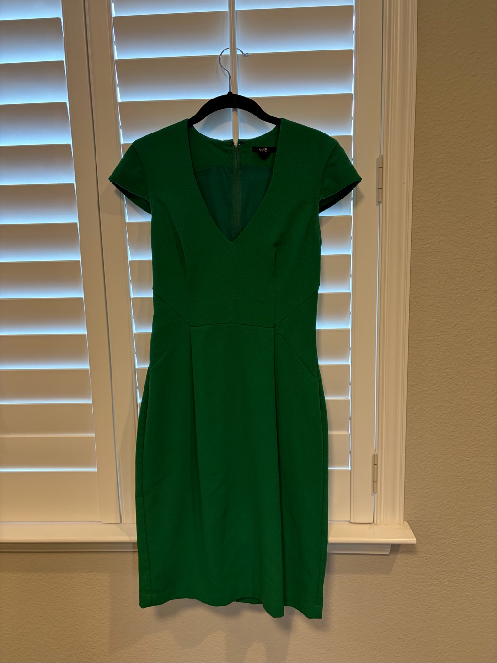 H&M Emerald Green V-Neck Cap-Sleeve Midi Dress